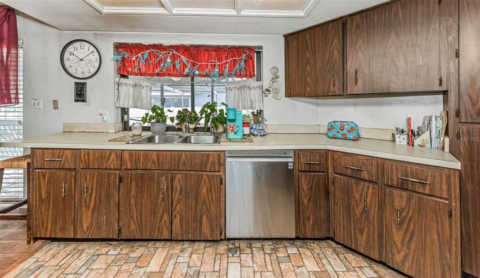 Image 13 of 56 For 107 Country Villas Drive