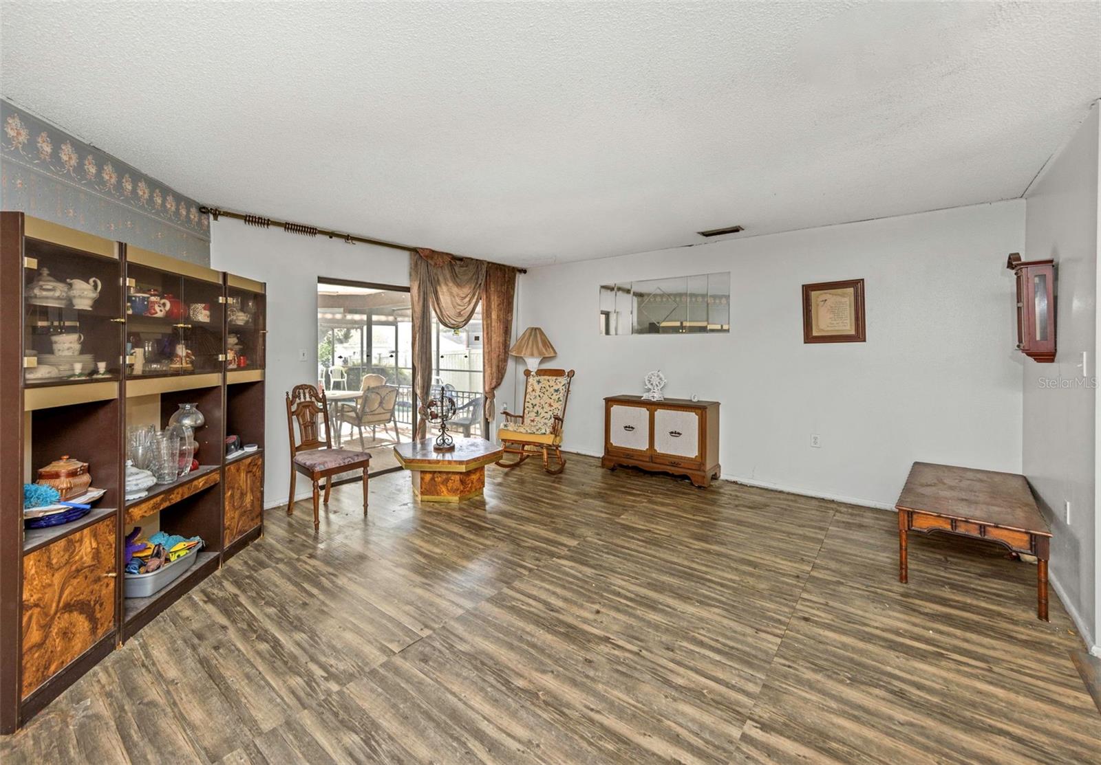 Image 20 of 56 For 107 Country Villas Drive