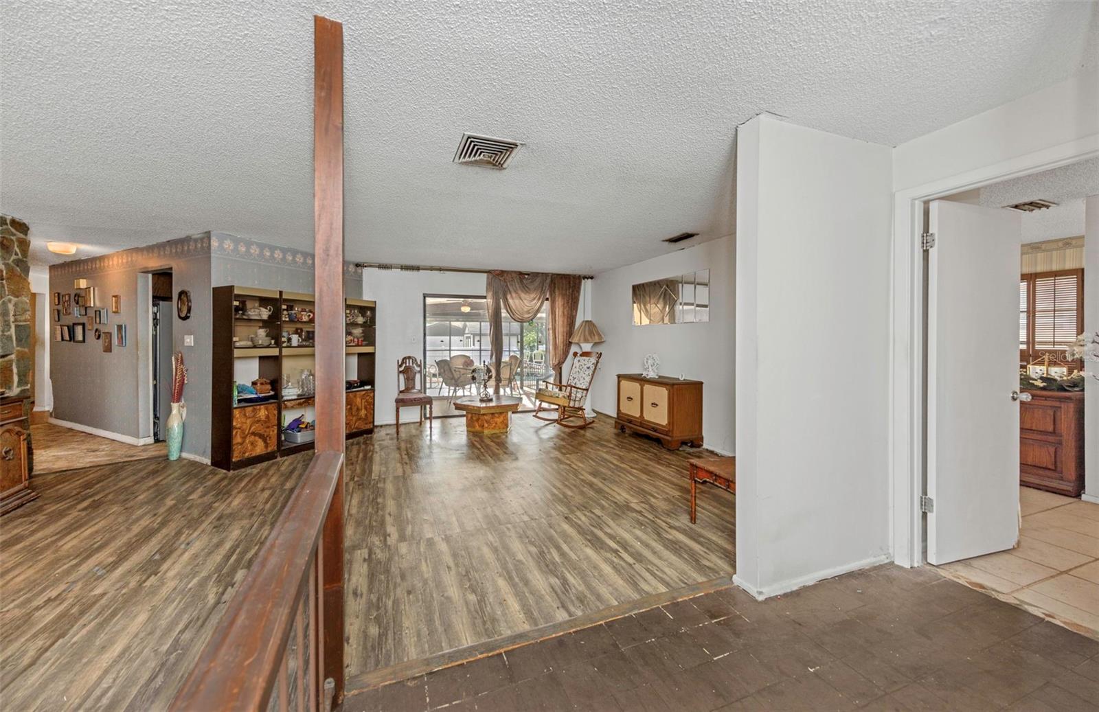 Image 21 of 56 For 107 Country Villas Drive