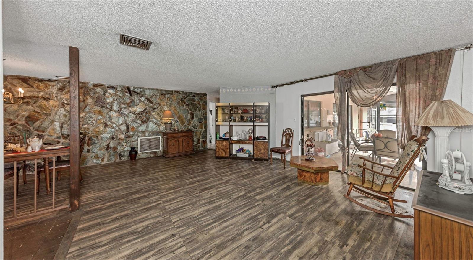 Image 23 of 56 For 107 Country Villas Drive