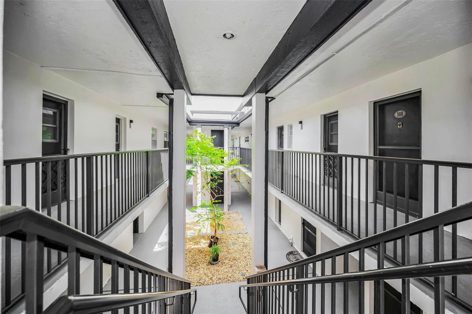 Image 10 of 50 For 1127 King Arthur Court 309