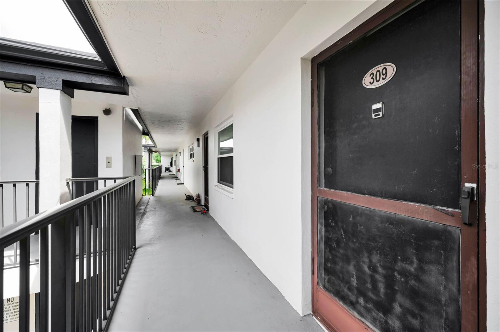 Image 11 of 50 For 1127 King Arthur Court 309