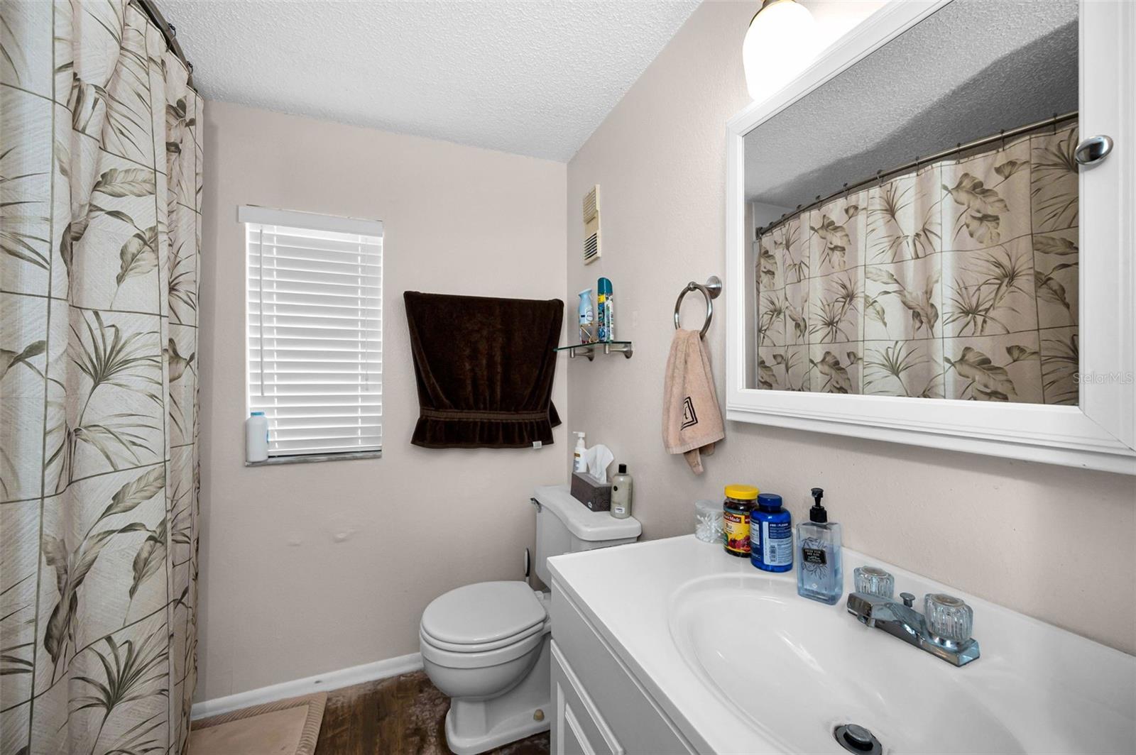 Image 25 of 50 For 1127 King Arthur Court 309