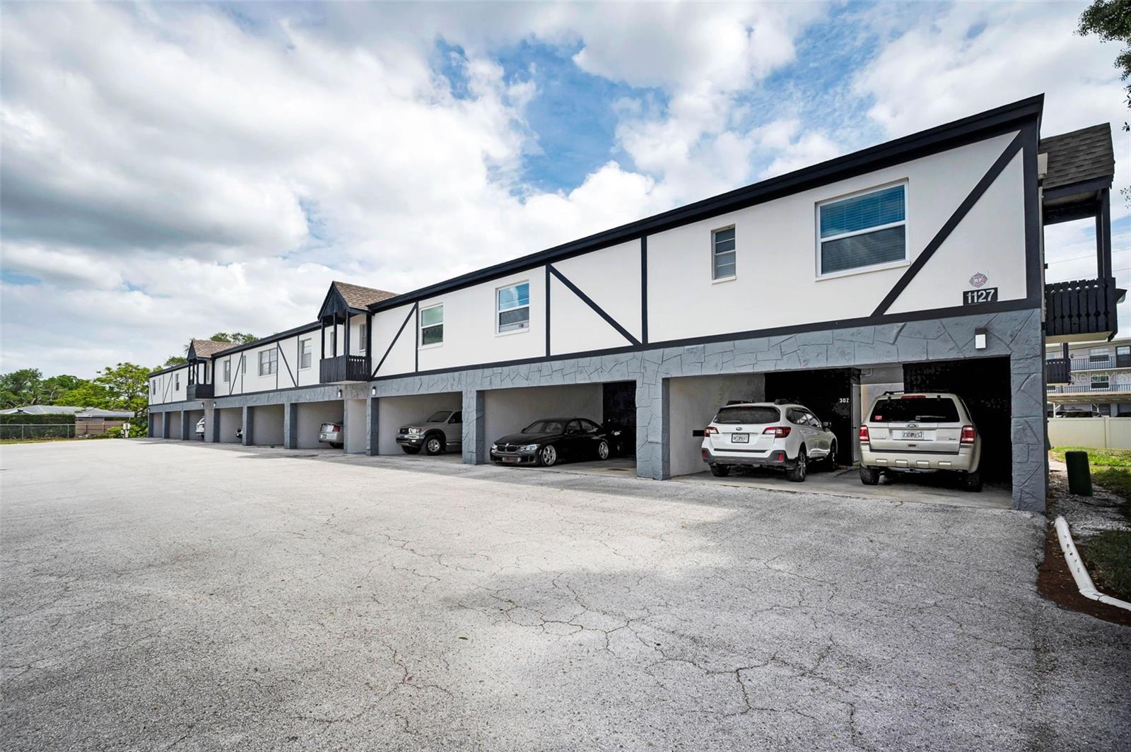 Image 3 of 50 For 1127 King Arthur Court 309