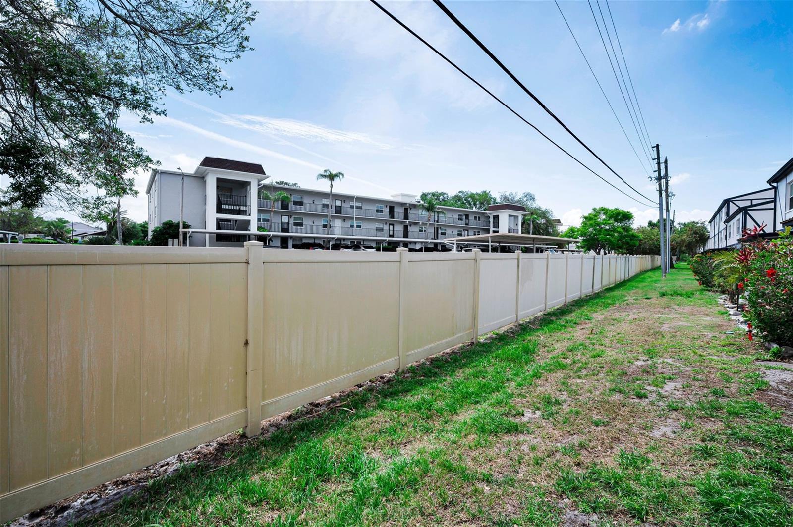 Image 30 of 50 For 1127 King Arthur Court 309