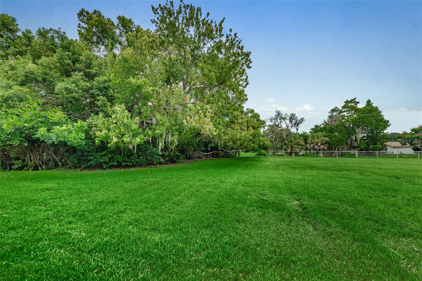 Image 37 of 50 For 1127 King Arthur Court 309