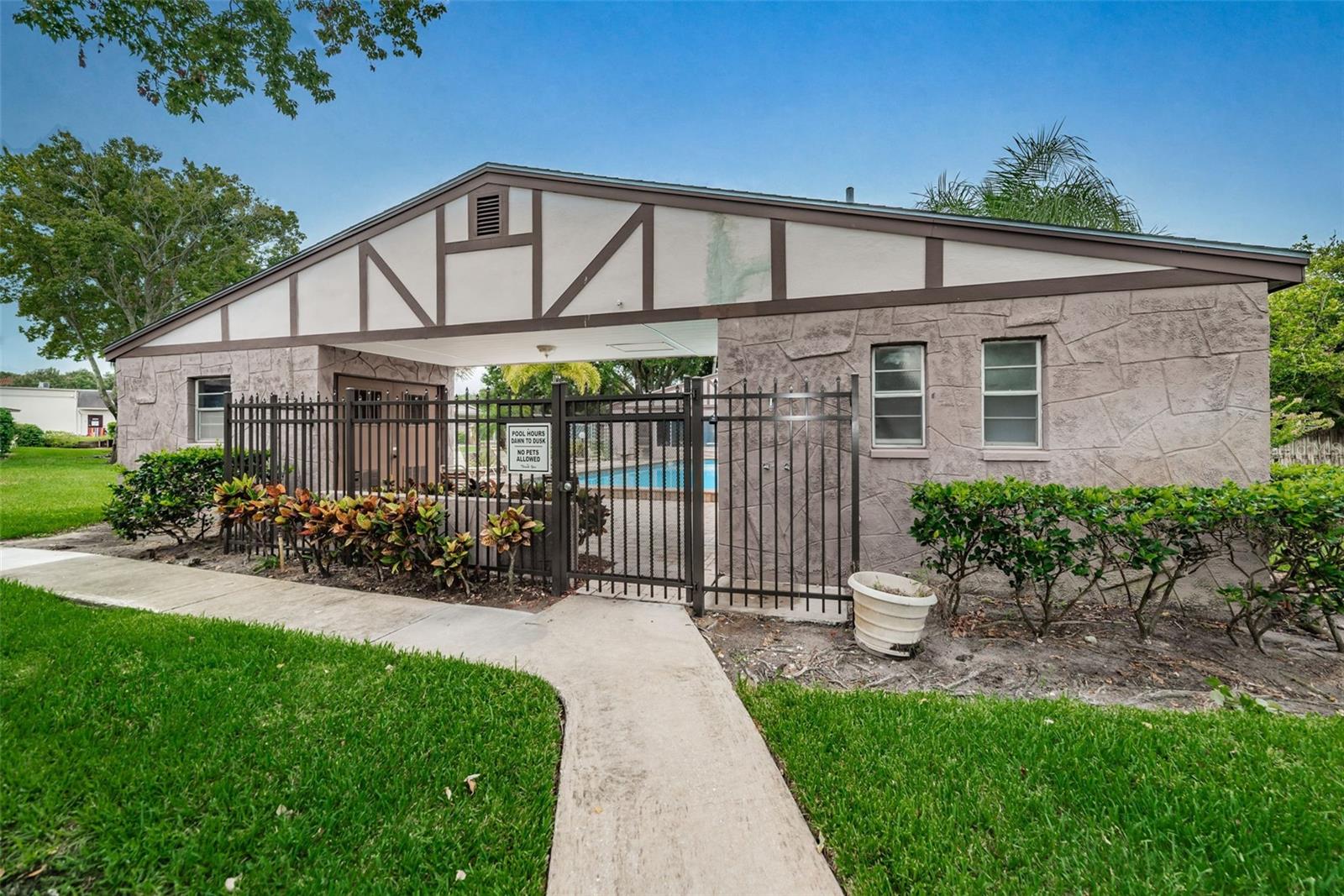 Image 39 of 50 For 1127 King Arthur Court 309