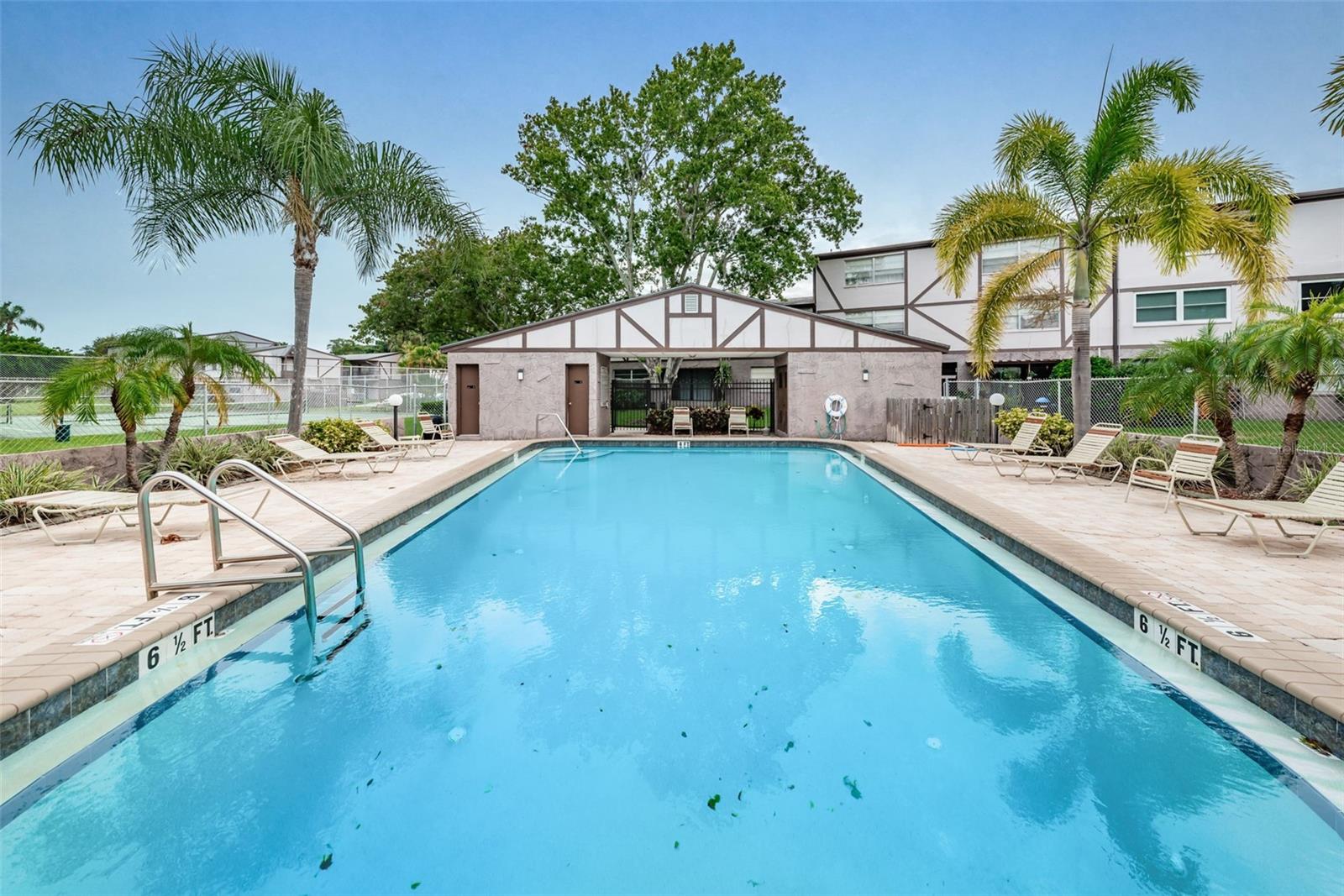 Image 42 of 50 For 1127 King Arthur Court 309