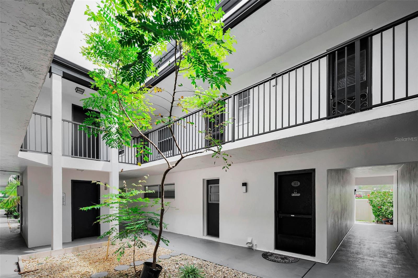 Image 7 of 50 For 1127 King Arthur Court 309