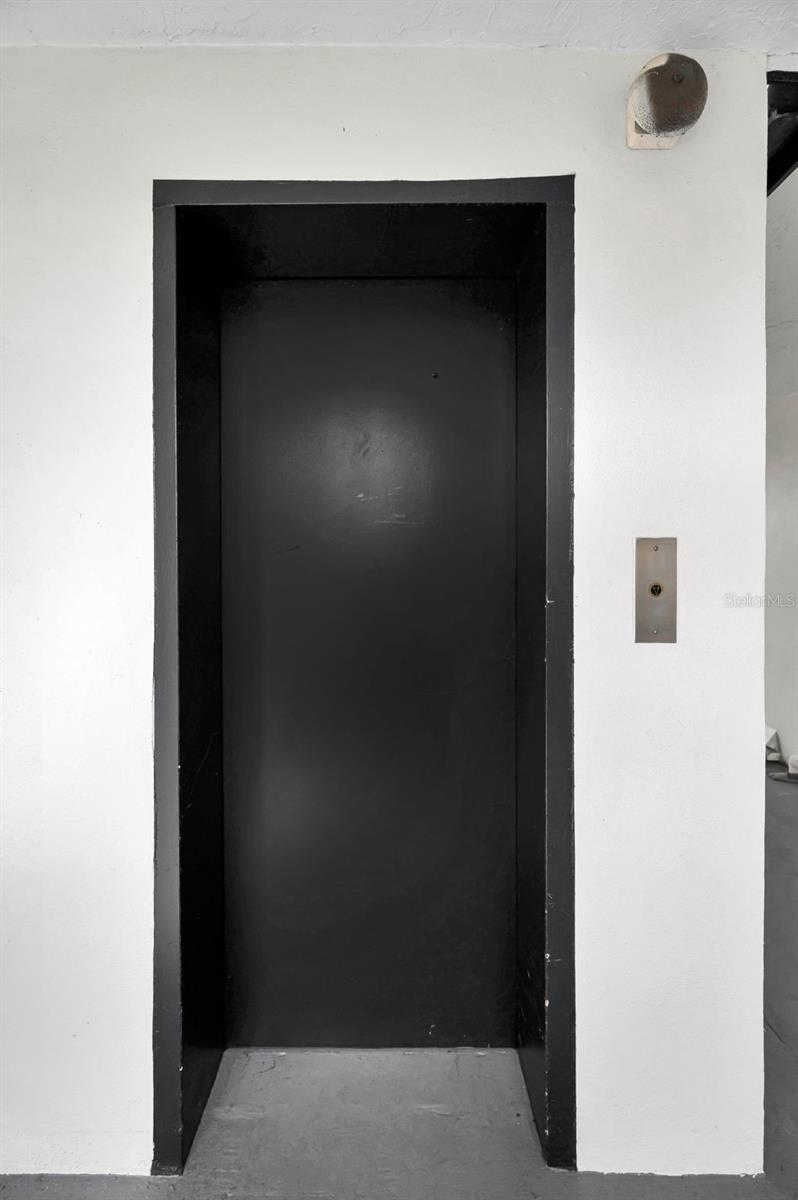 Image 9 of 50 For 1127 King Arthur Court 309