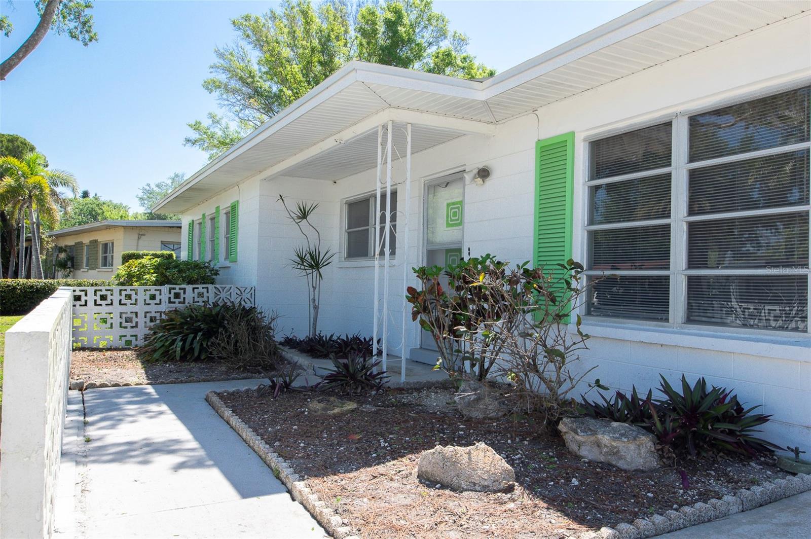 Image 3 of 35 For 15348 Bedford Circle W