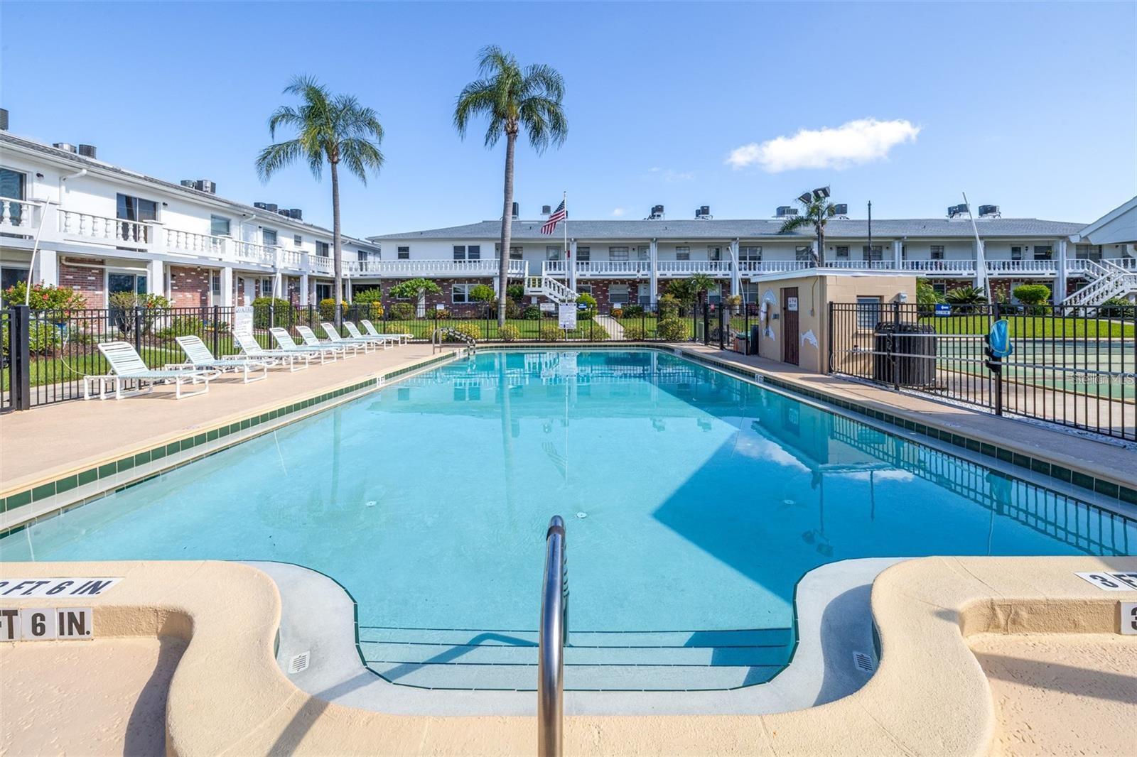 Listing photo id 4 for 4746 Azalea Drive 107c