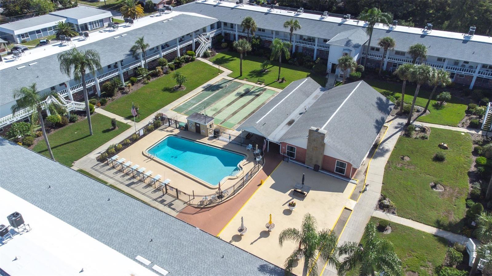 Listing photo id 5 for 4746 Azalea Drive 107c