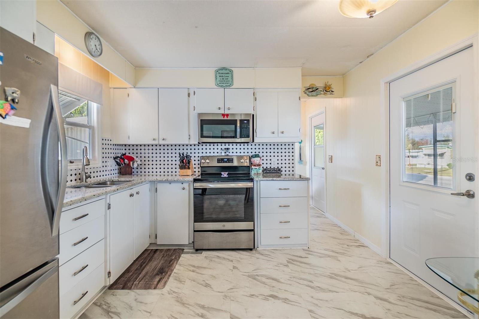 Image 5 of 60 For 37321 8th Avenue