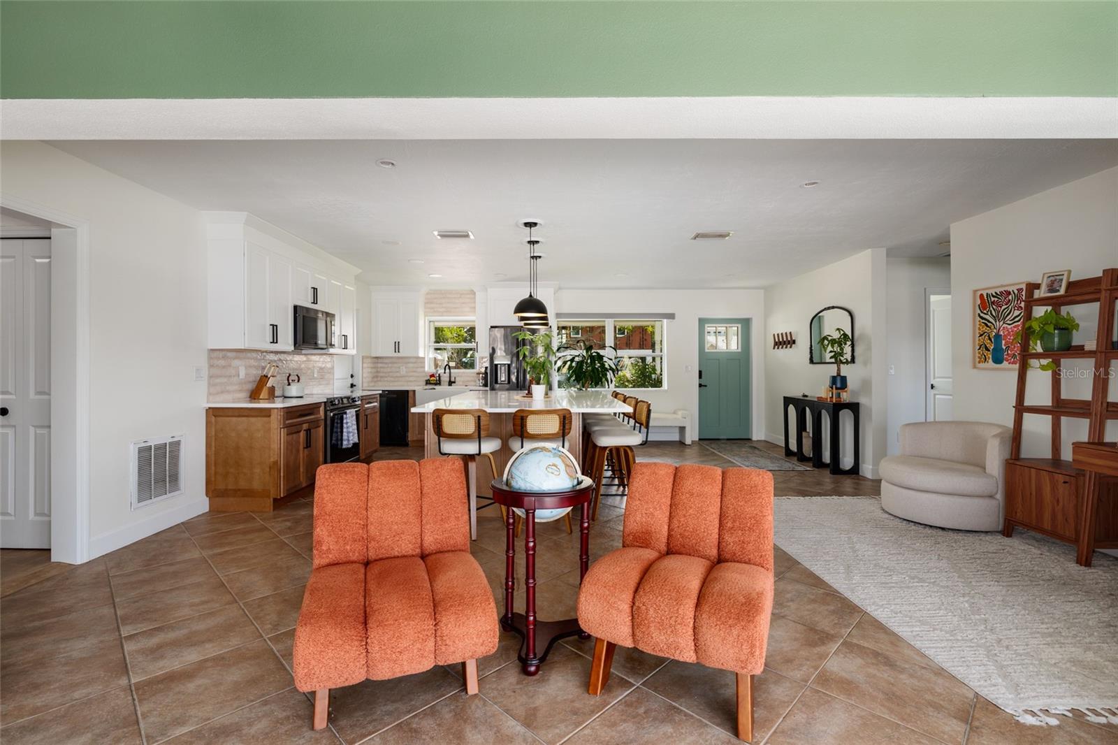 Image 12 of 30 For 9294 Treasure Lane Ne