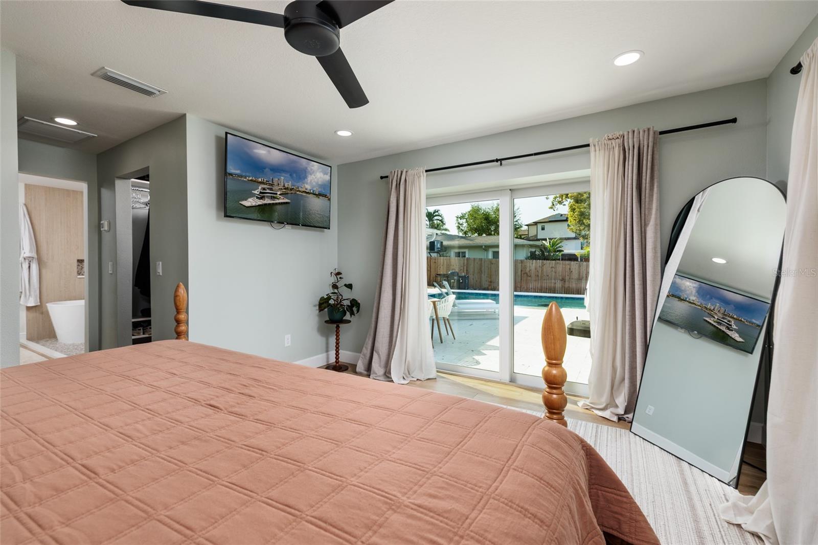 Image 20 of 30 For 9294 Treasure Lane Ne