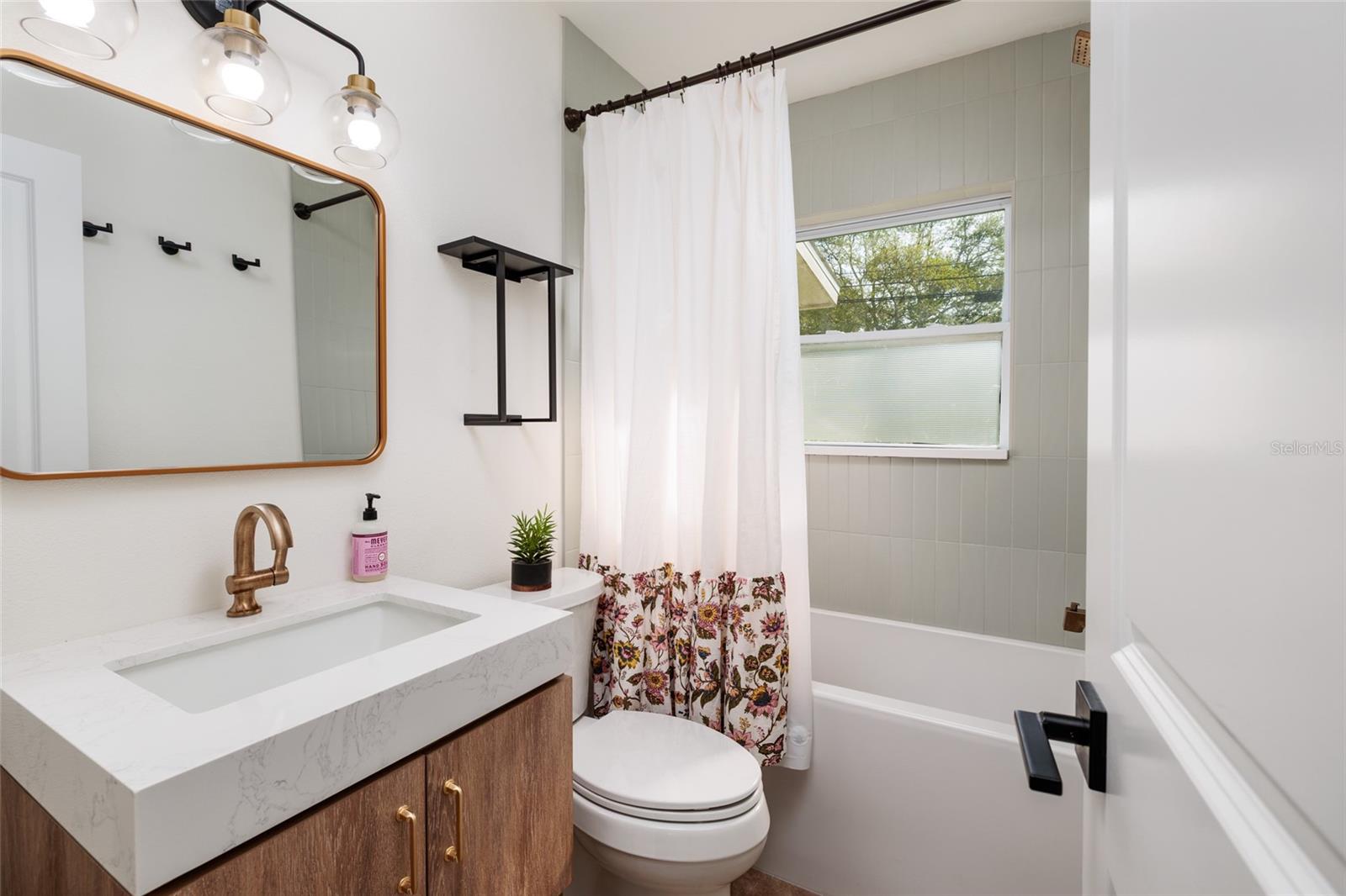 Image 22 of 30 For 9294 Treasure Lane Ne