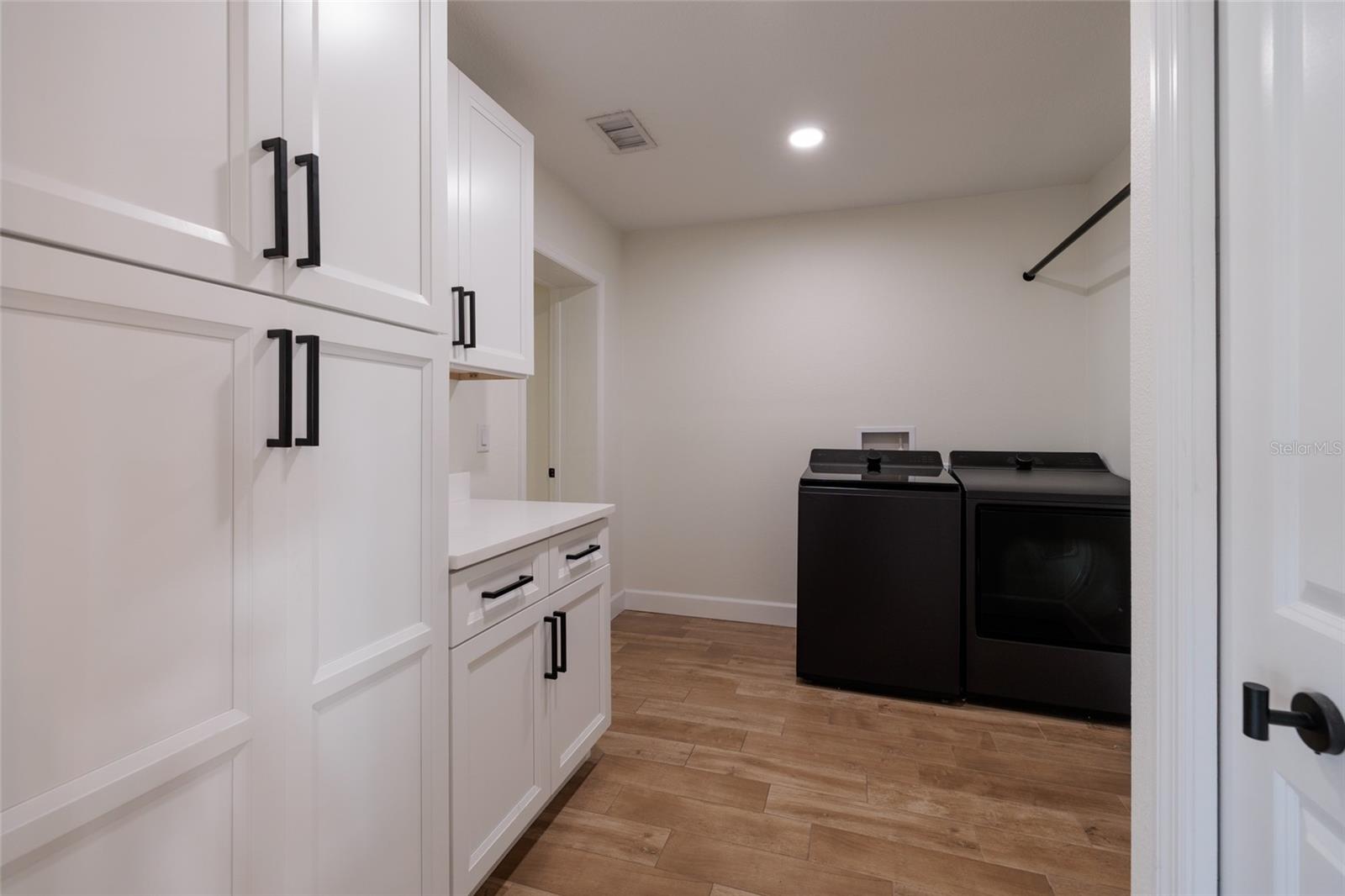 Image 24 of 30 For 9294 Treasure Lane Ne