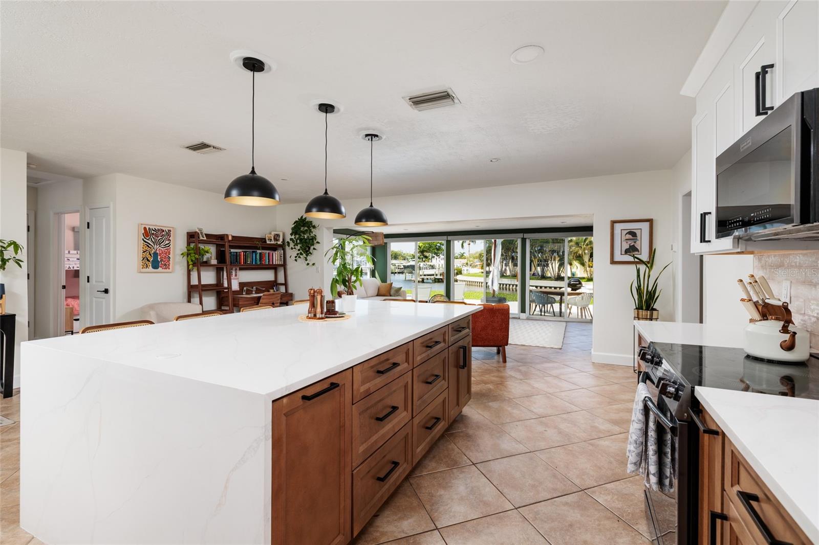 Image 7 of 30 For 9294 Treasure Lane Ne