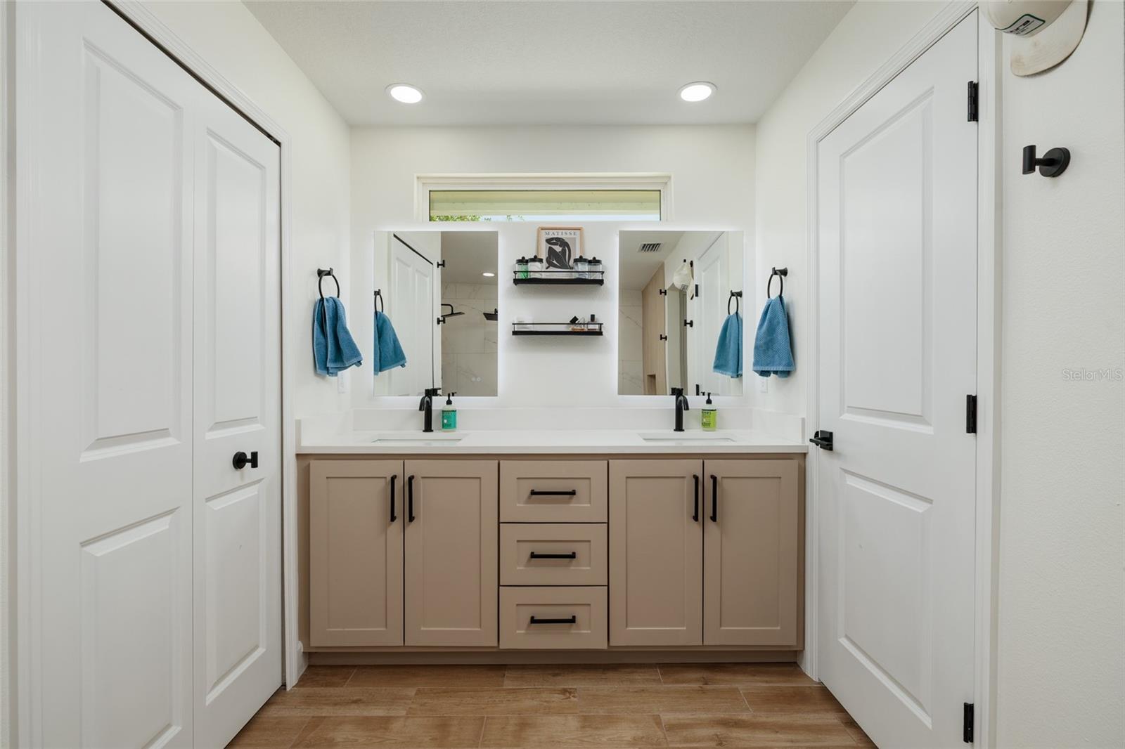 Image 9 of 30 For 9294 Treasure Lane Ne