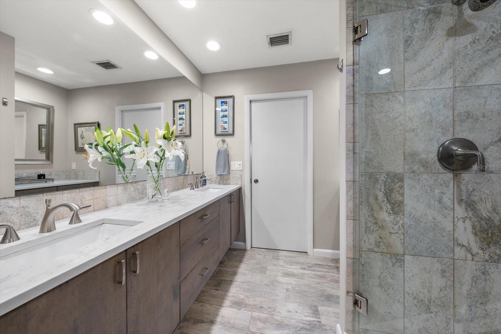 Image 31 of 59 For 1729 Laurie Lane