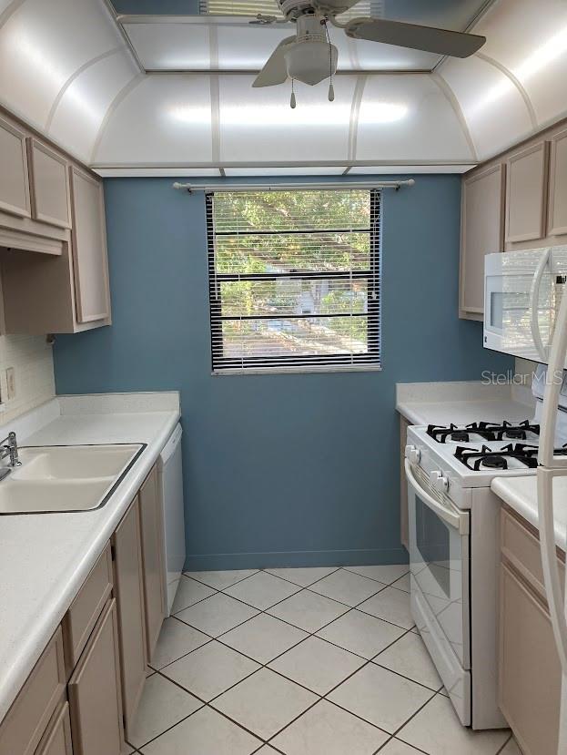 Image 7 of 42 For 5980 80th Street N 205