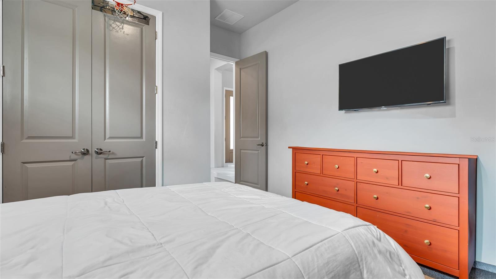 Image 33 of 49 For 12903 Oak Street