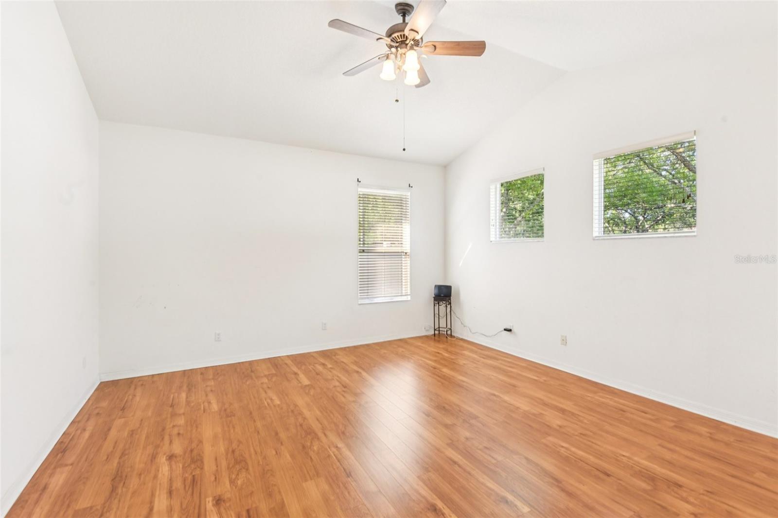 Image 18 of 37 For 18108 Kennesaw Court