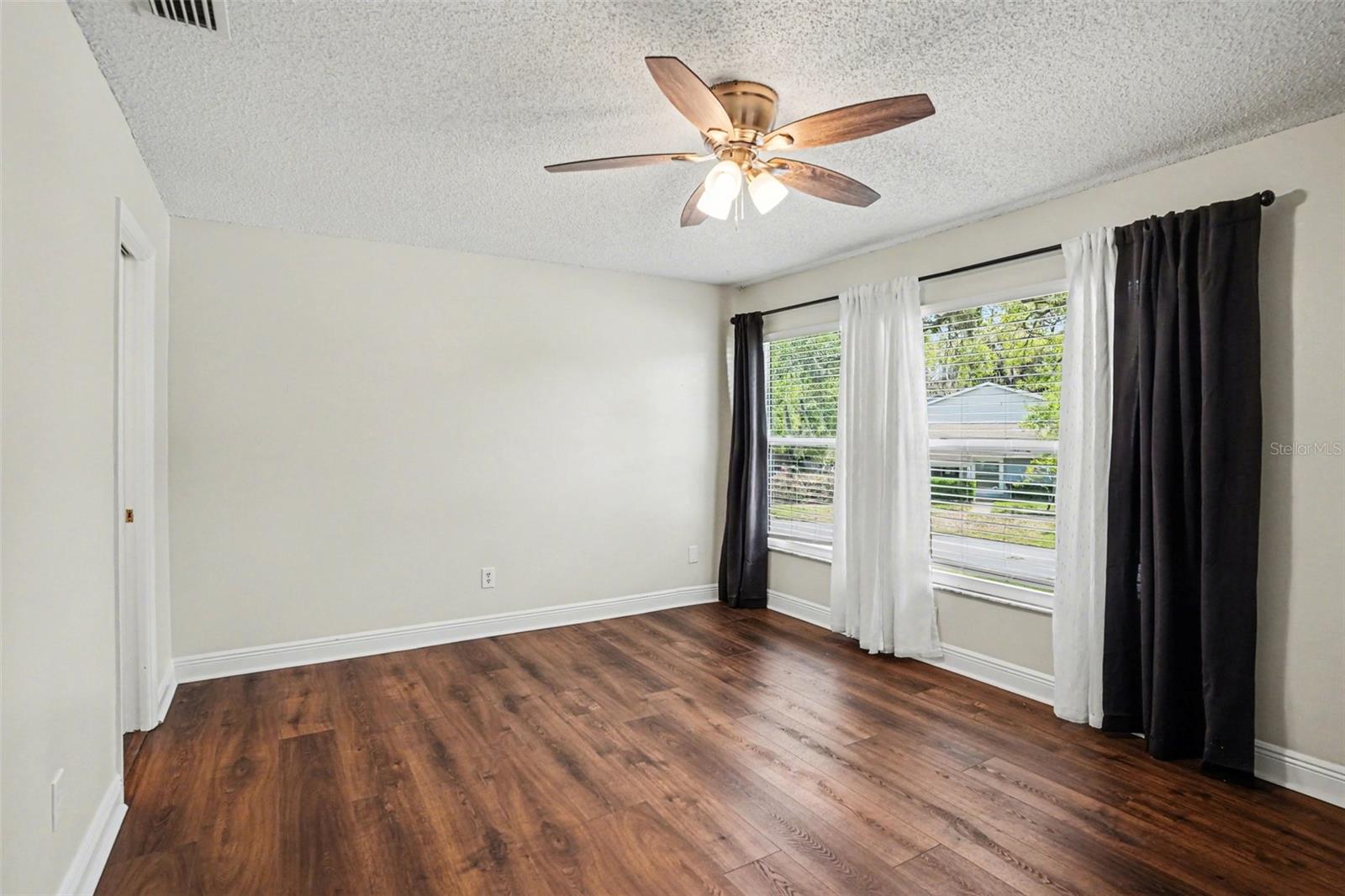 Image 11 of 26 For 14733 Pine Glen Circle