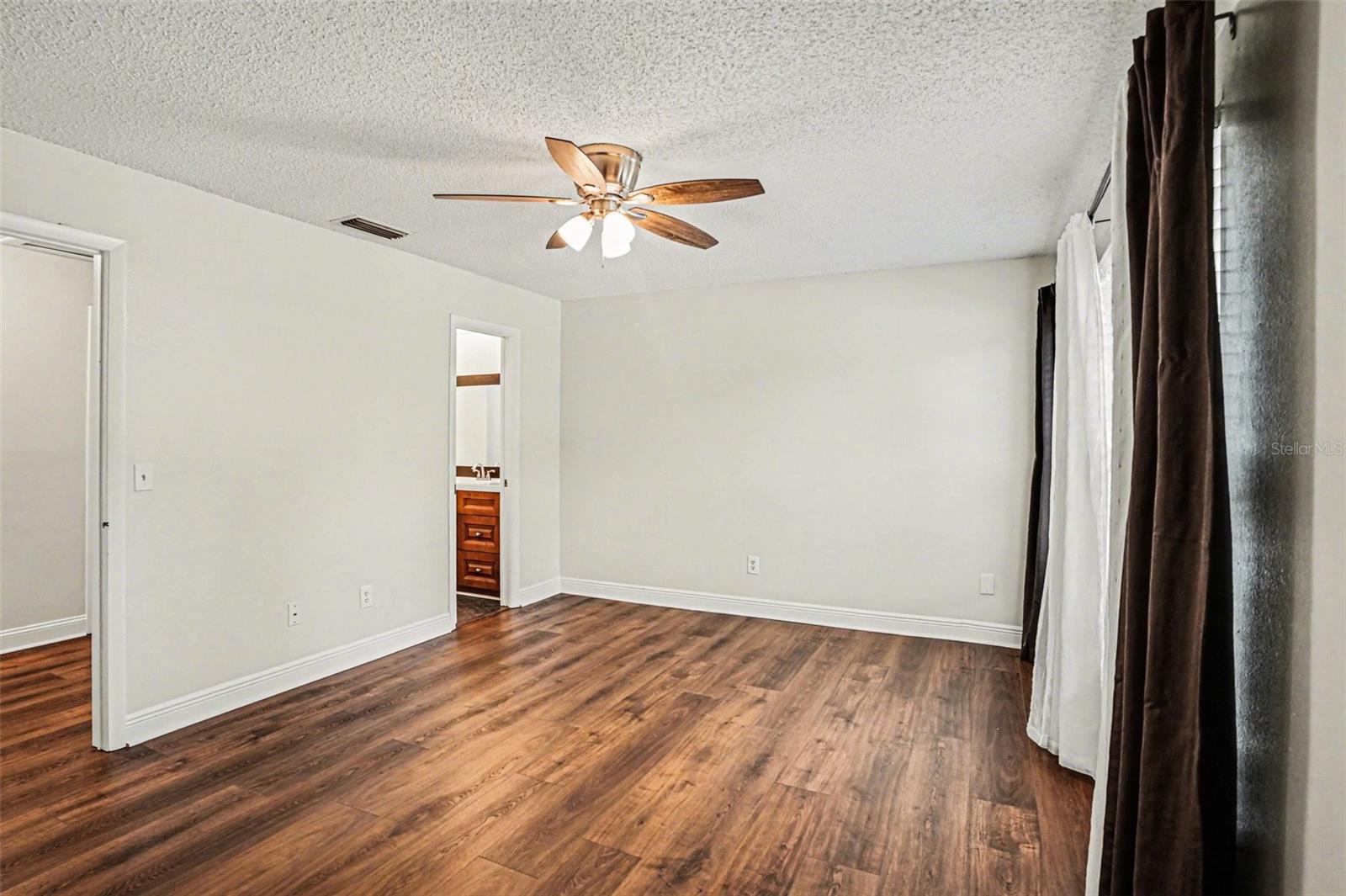 Image 14 of 26 For 14733 Pine Glen Circle