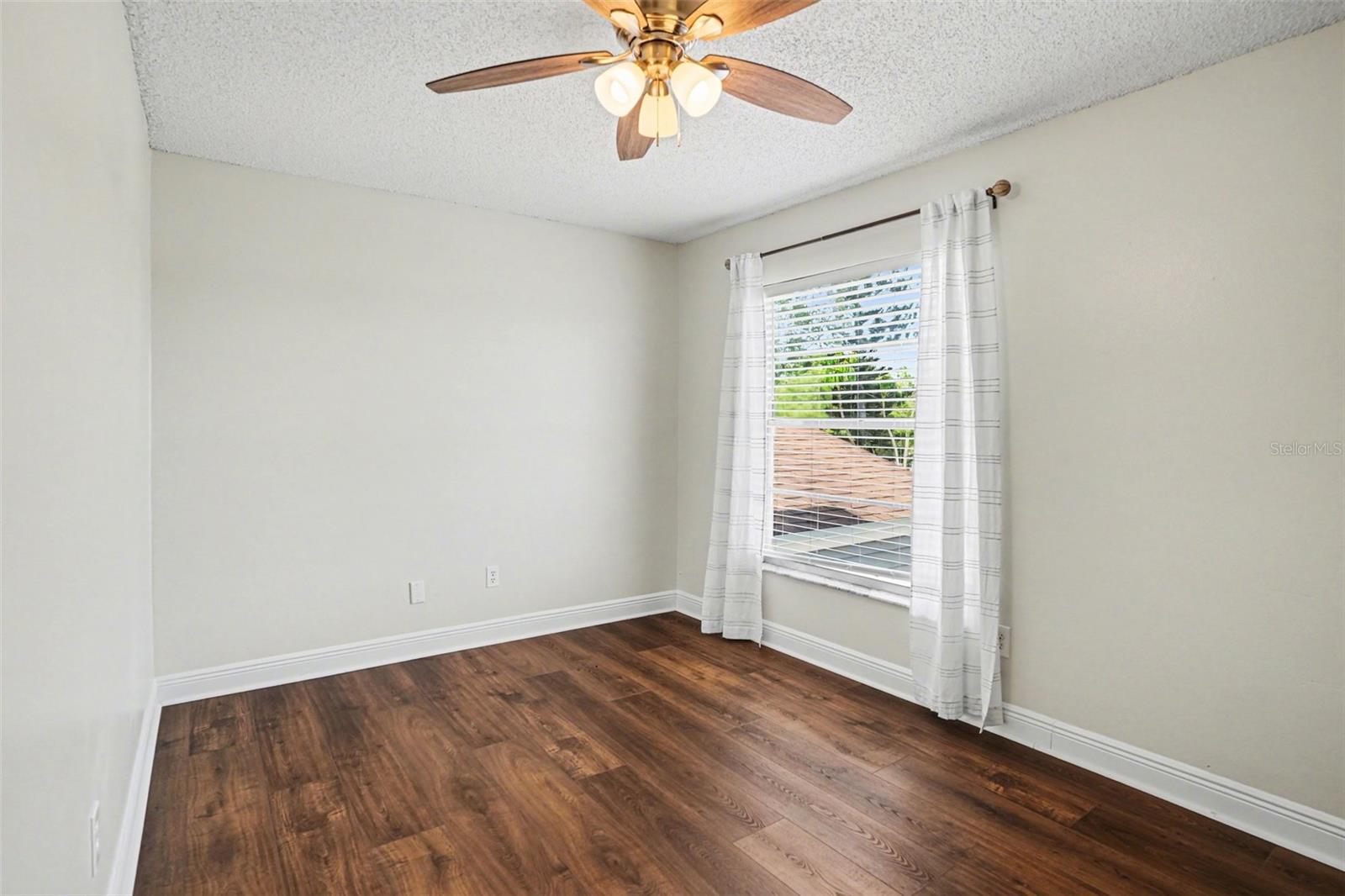 Image 16 of 26 For 14733 Pine Glen Circle