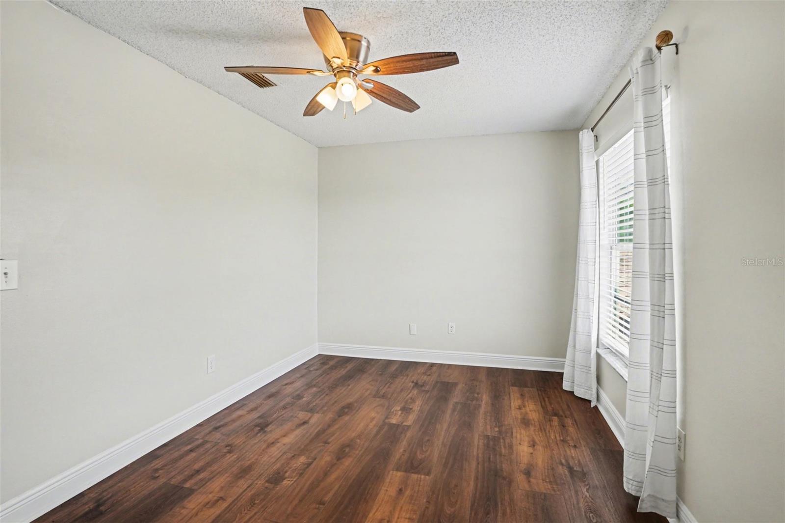 Image 18 of 26 For 14733 Pine Glen Circle