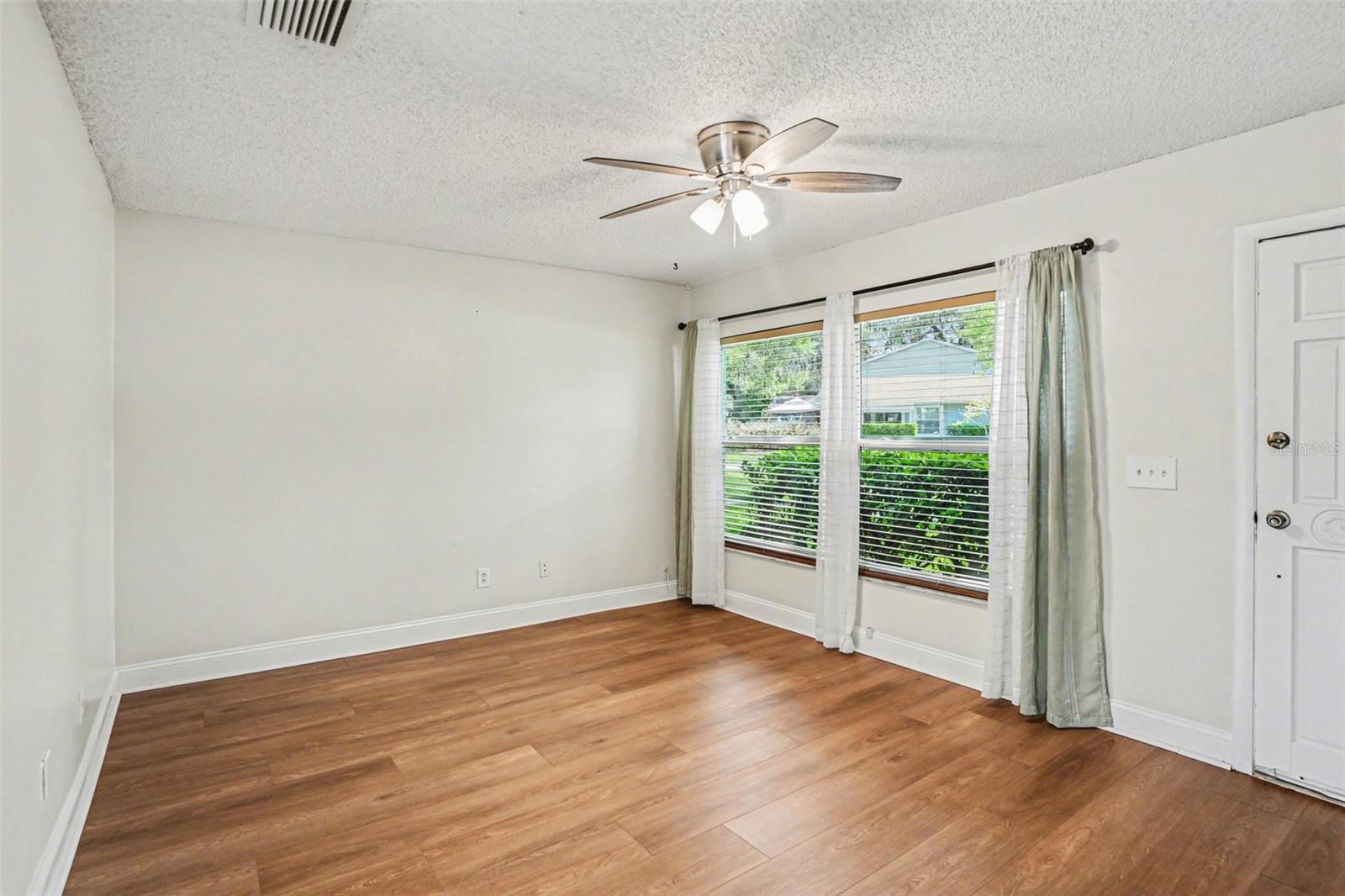 Image 5 of 26 For 14733 Pine Glen Circle