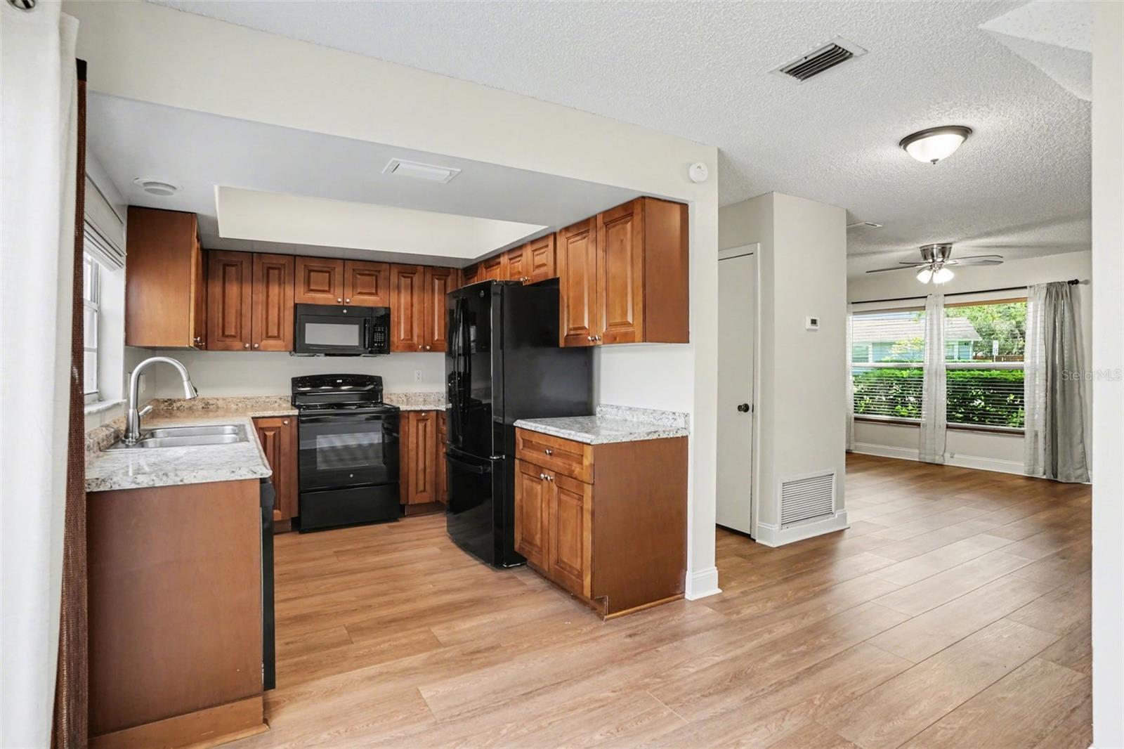 Image 6 of 26 For 14733 Pine Glen Circle