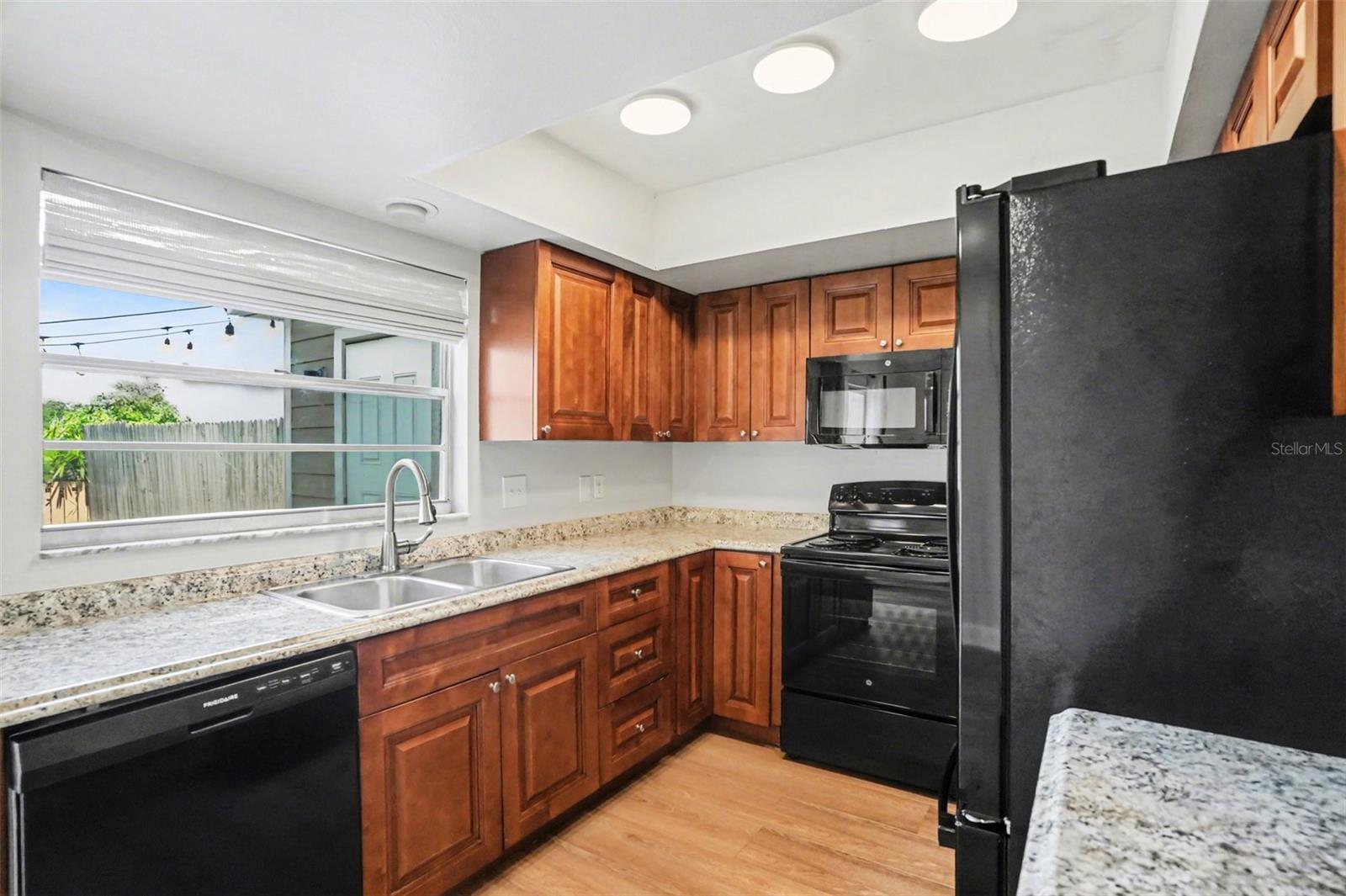 Image 9 of 26 For 14733 Pine Glen Circle