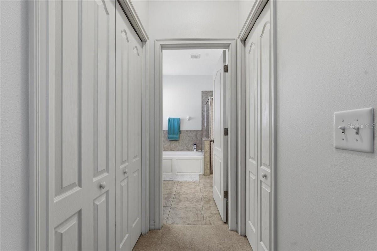 Listing photo id 15 for 3839 Grecko Drive