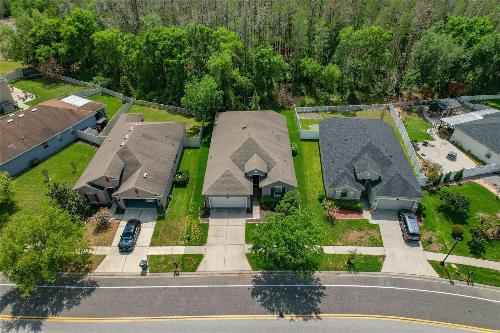 Listing photo id 30 for 3839 Grecko Drive