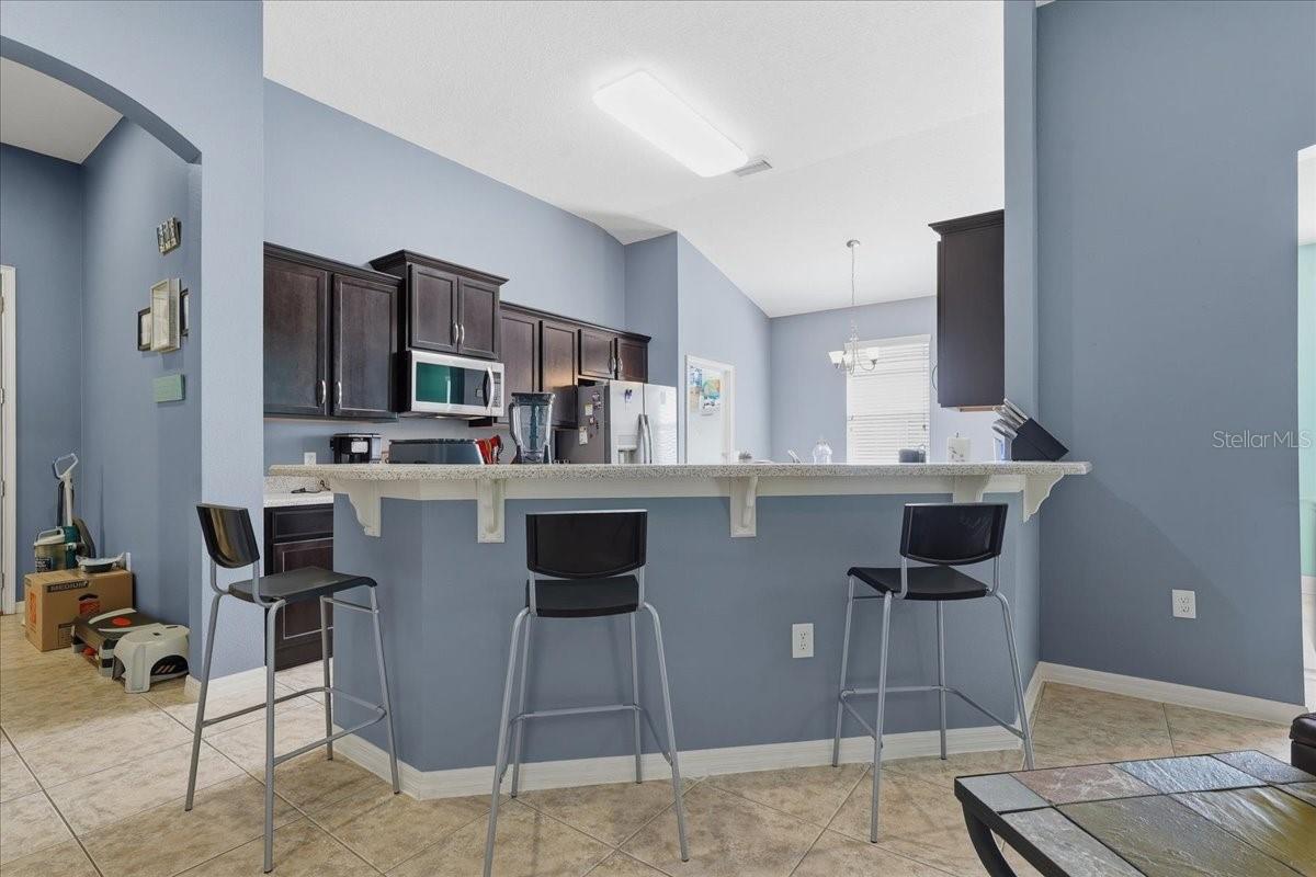 Listing photo id 2 for 3839 Grecko Drive