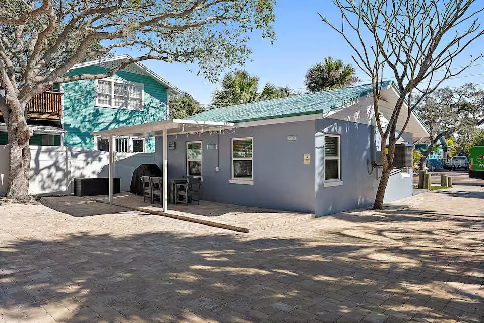 Listing photo id 1 for 724 Gulf Boulevard