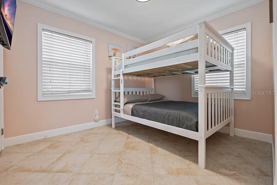 Listing photo id 32 for 724 Gulf Boulevard