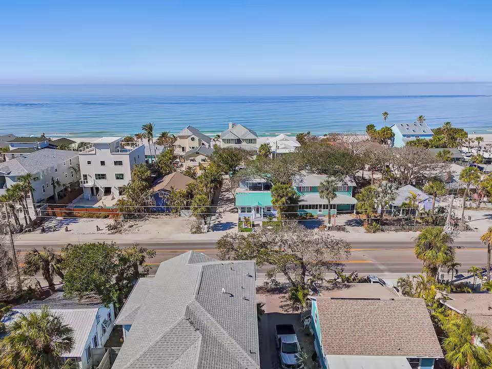 Listing photo id 37 for 724 Gulf Boulevard