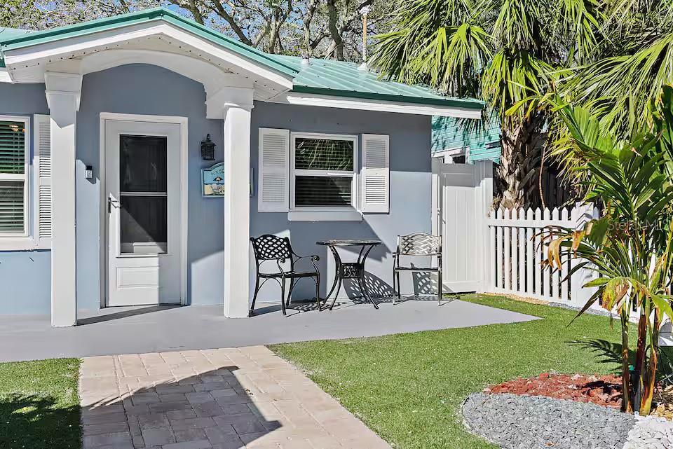 Listing photo id 2 for 724 Gulf Boulevard