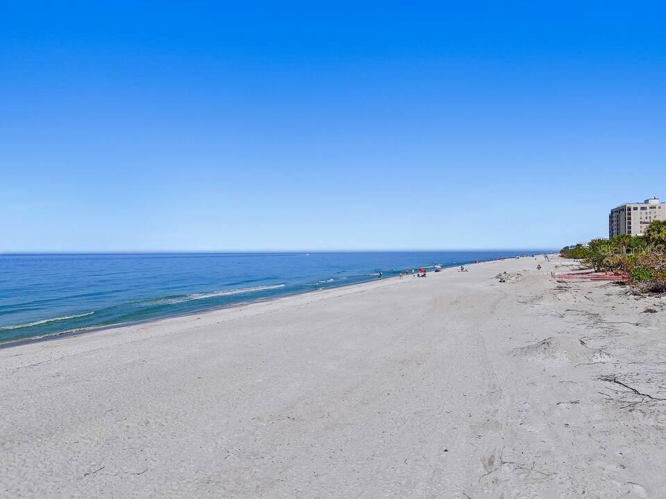 Listing photo id 51 for 724 Gulf Boulevard