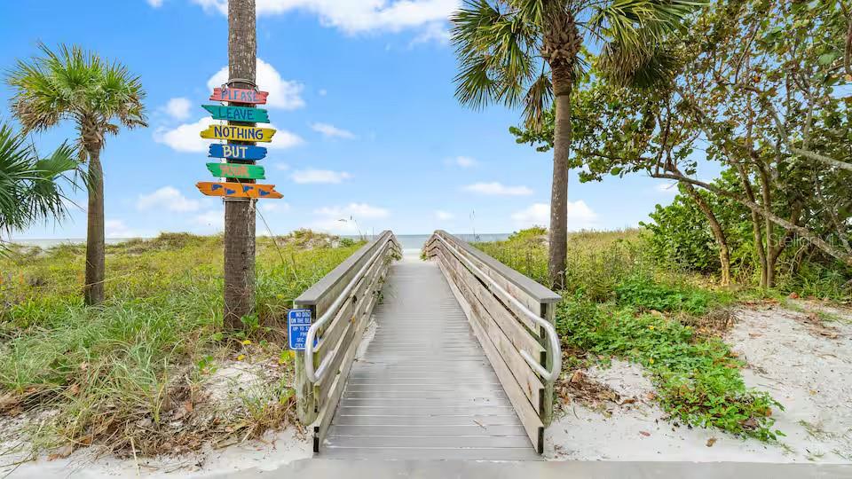 Listing photo id 5 for 724 Gulf Boulevard