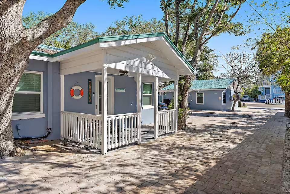 Listing photo id 6 for 724 Gulf Boulevard