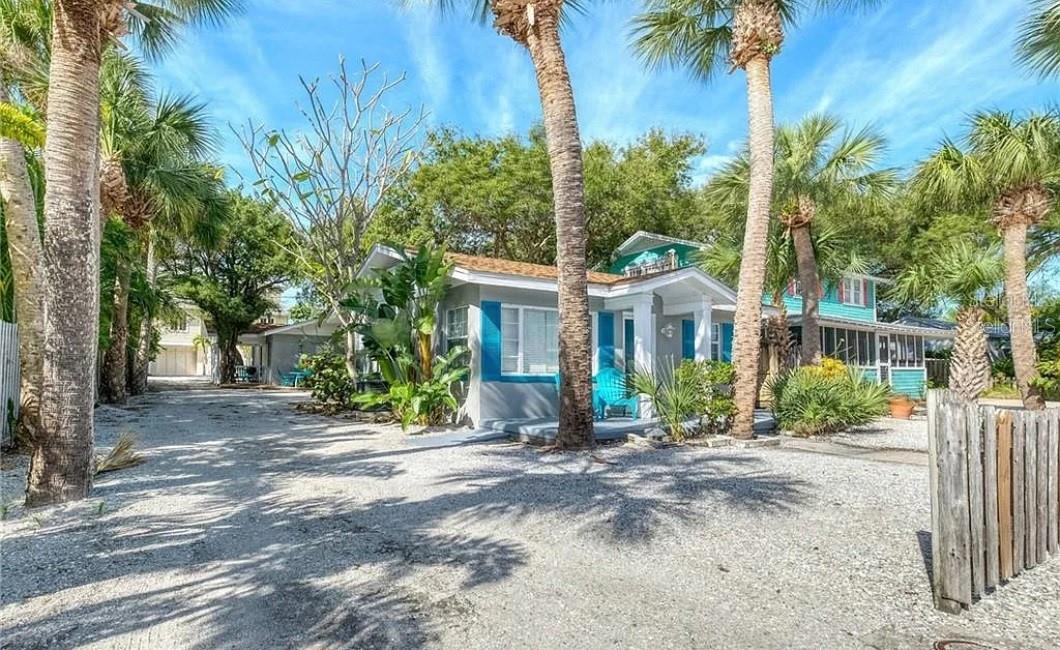 Listing photo id 7 for 724 Gulf Boulevard