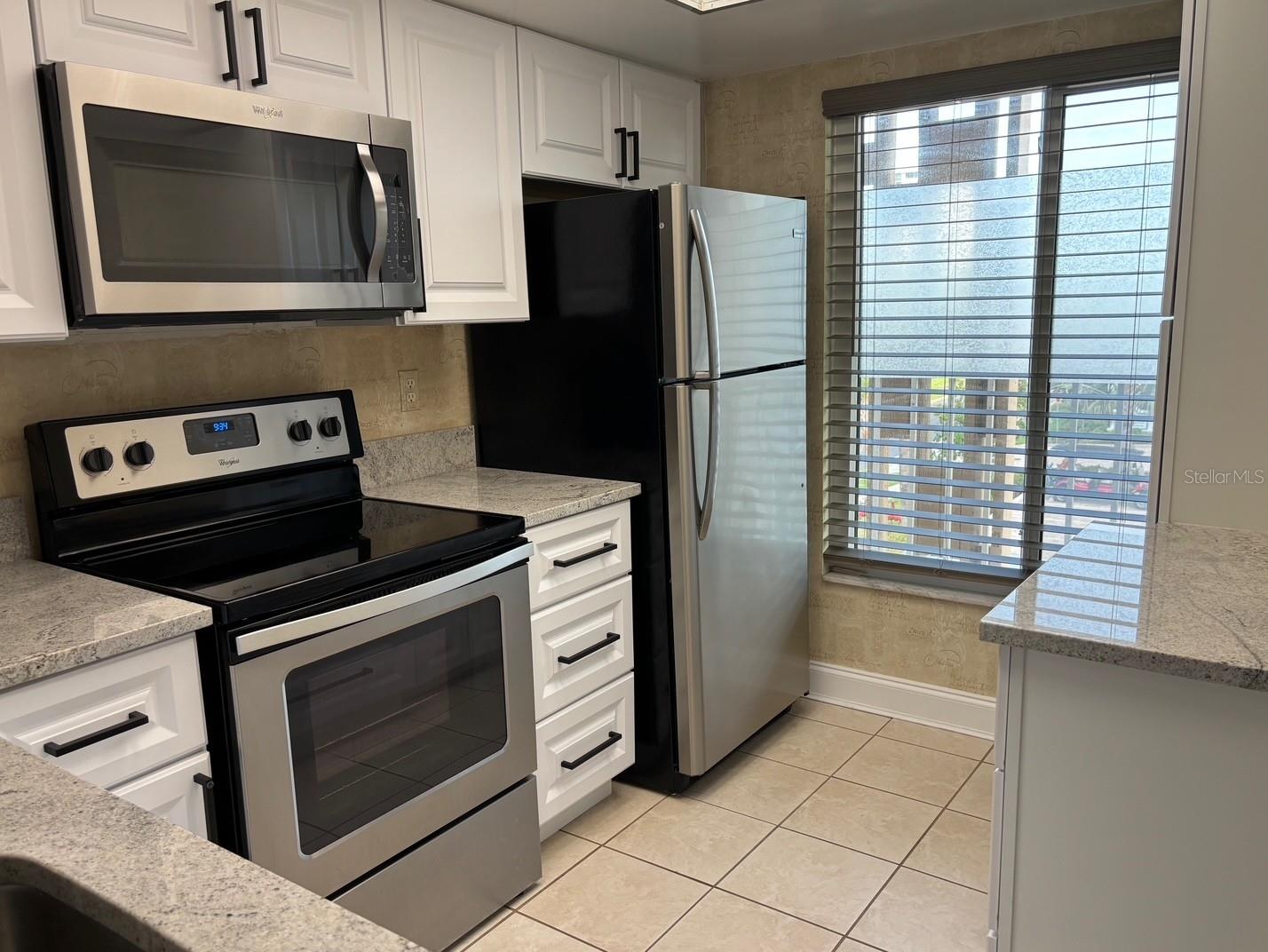 Image 13 of 43 For 121 Island Way 331