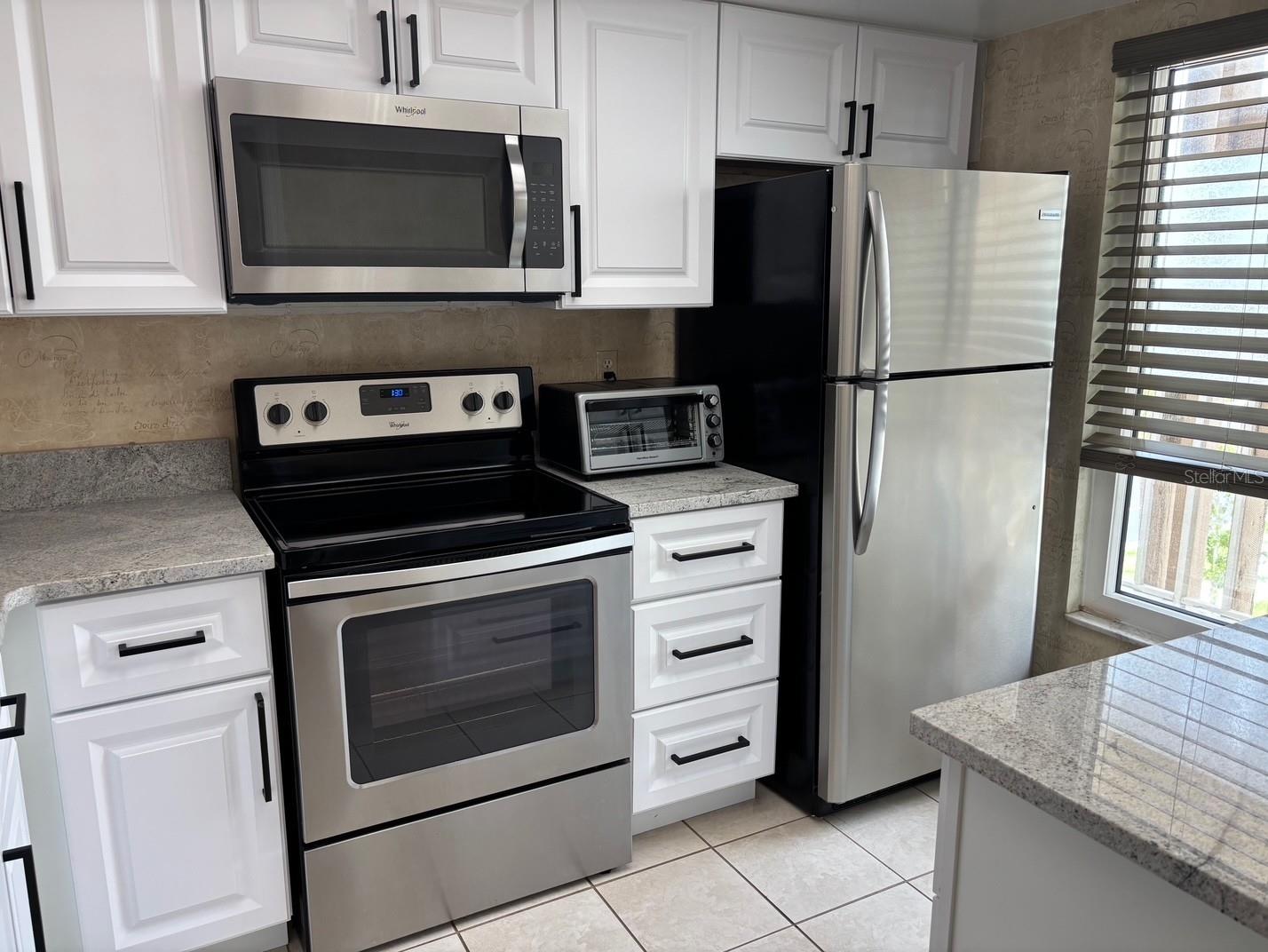 Image 15 of 43 For 121 Island Way 331