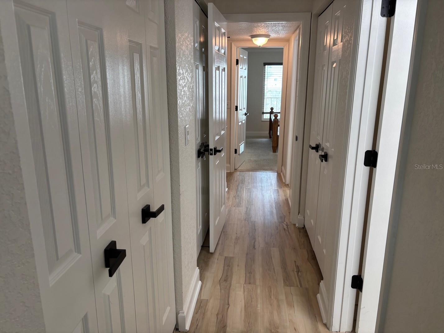 Image 23 of 43 For 121 Island Way 331