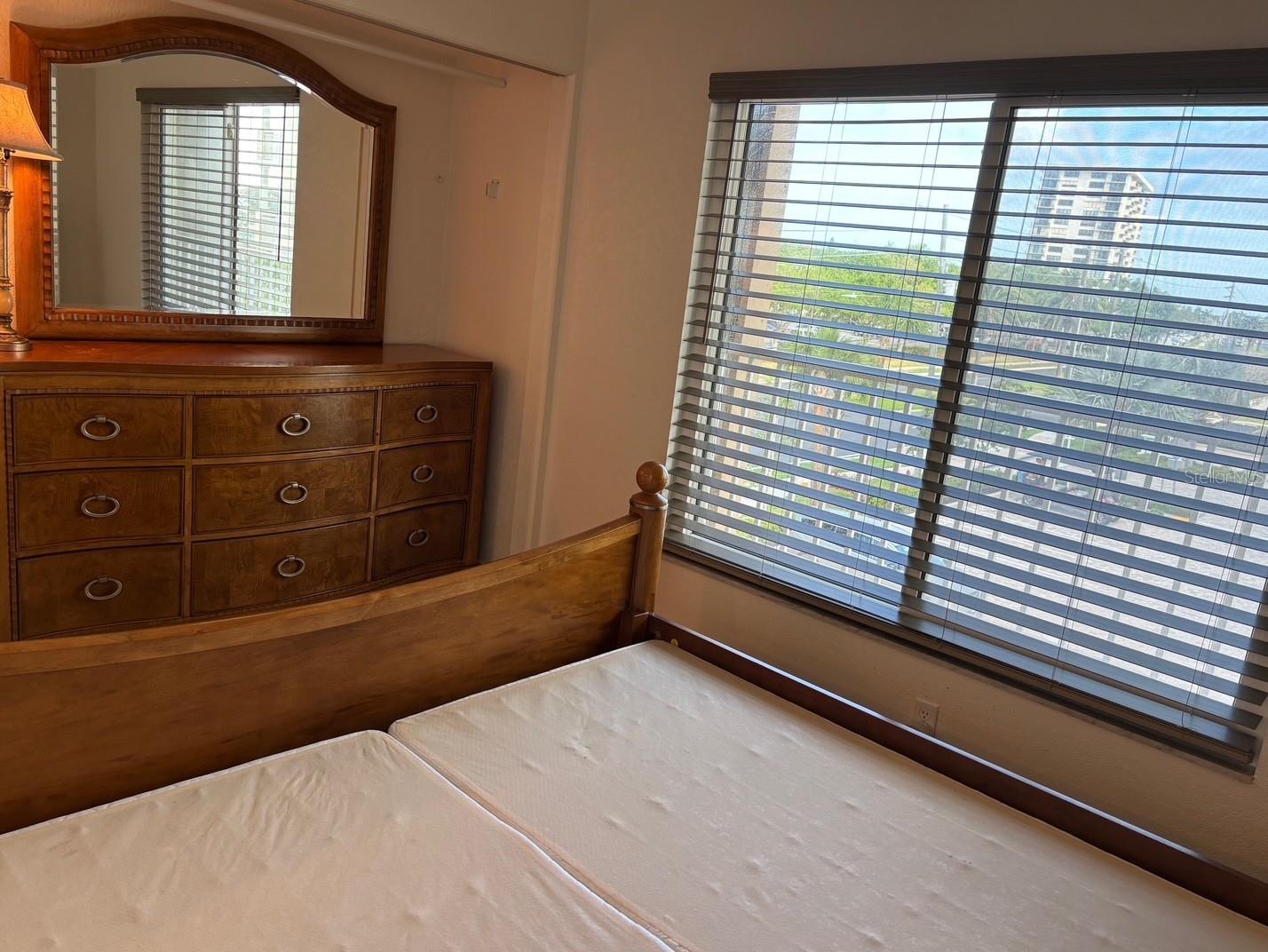 Image 25 of 43 For 121 Island Way 331